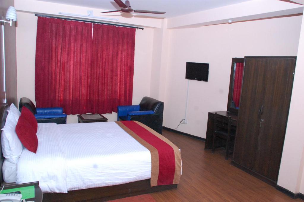 Deluxe Double or Twin Room with 24 hour Check-in & Check-out